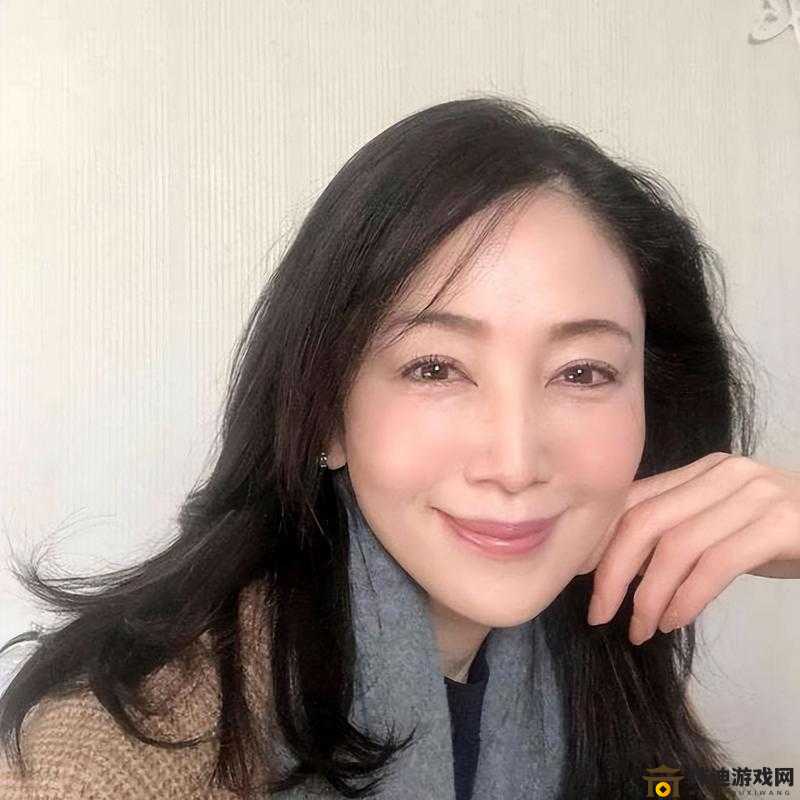 53岁阿姨因房中太温馨走红 网友称其为温馨女王”